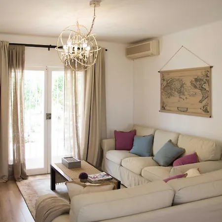 Semesterbostad Charming