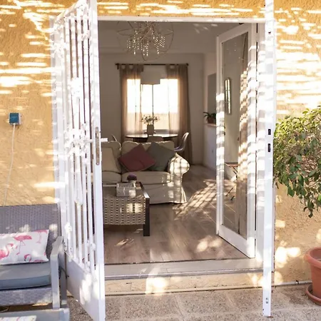 Semesterbostad Charming